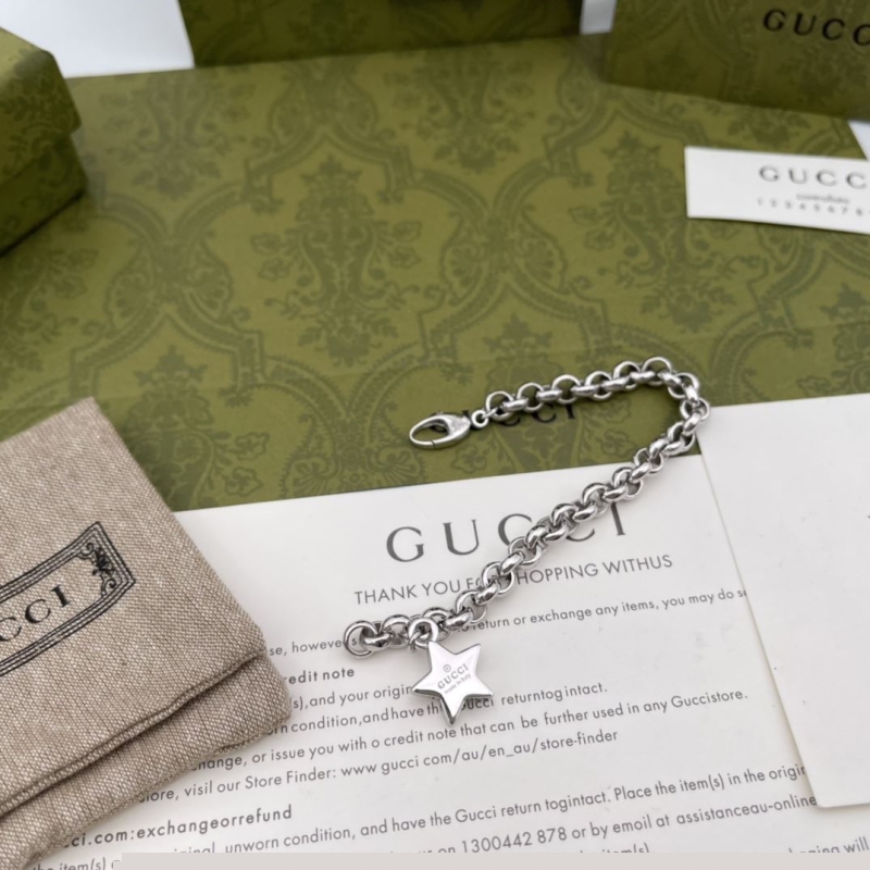 G*u*i bracelets